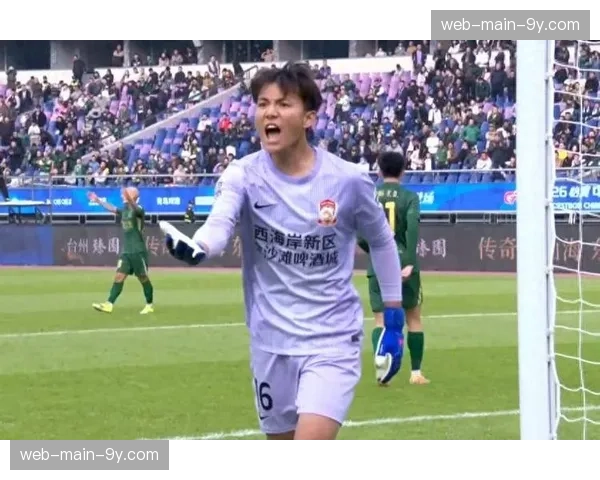 青岛西海岸阿齐兹终场前扳回一球,难阻大比分失利 青岛西海岸阿齐兹终场前扳回一球,难阻大比分失利